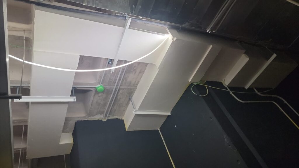 Conductos de ventilación y extracción protegidos con panel de silicato cálcico